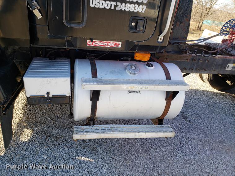 image for item AV9358 1995 Mack CH613 semi truck