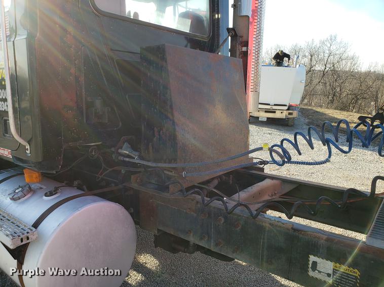 image for item AV9358 1995 Mack CH613 semi truck