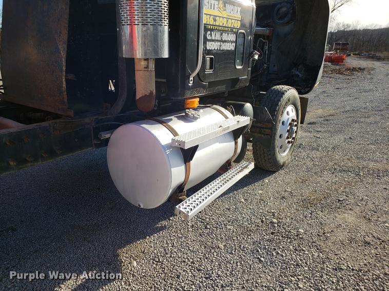 image for item AV9358 1995 Mack CH613 semi truck