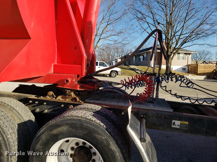 image for item AV9358 1995 Mack CH613 semi truck