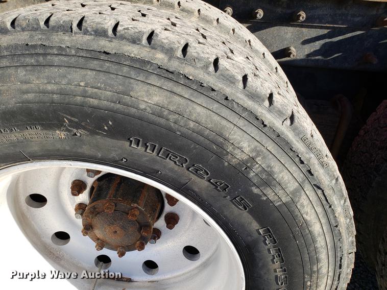 image for item AV9358 1995 Mack CH613 semi truck