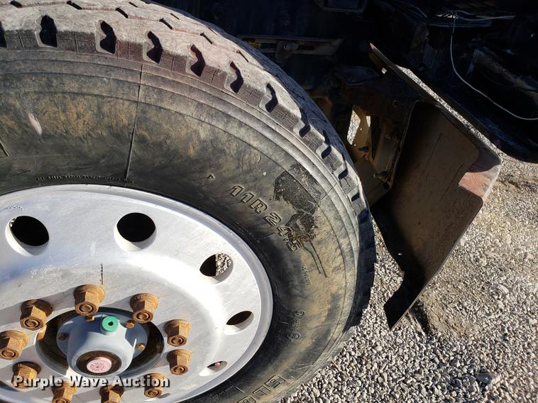 image for item AV9358 1995 Mack CH613 semi truck