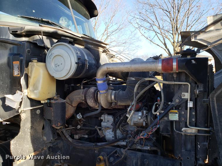 image for item AV9358 1995 Mack CH613 semi truck