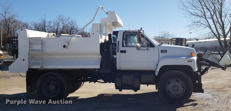image for item AV9360 2002 GMC C7500 dump truck