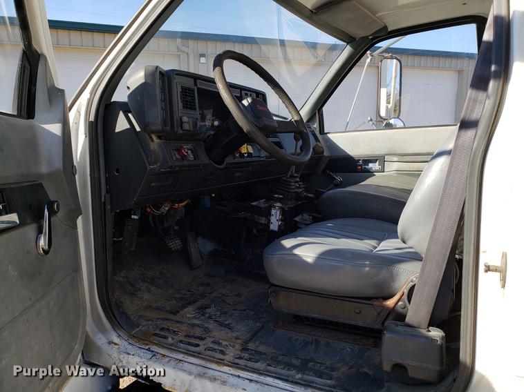 image for item AV9360 2002 GMC C7500 dump truck