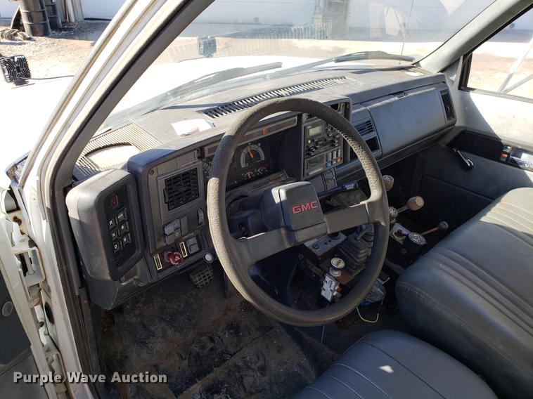 image for item AV9360 2002 GMC C7500 dump truck