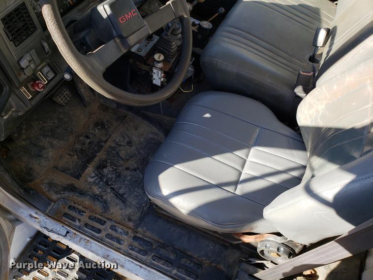 image for item AV9360 2002 GMC C7500 dump truck