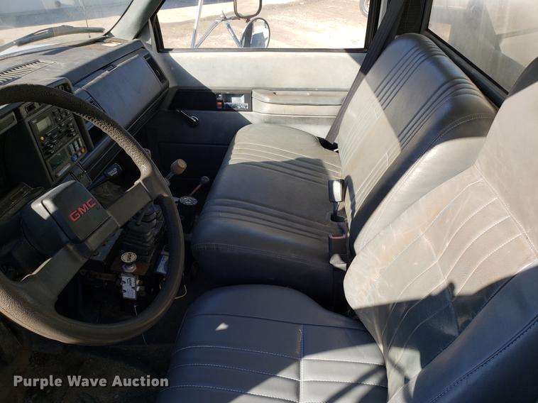 image for item AV9360 2002 GMC C7500 dump truck