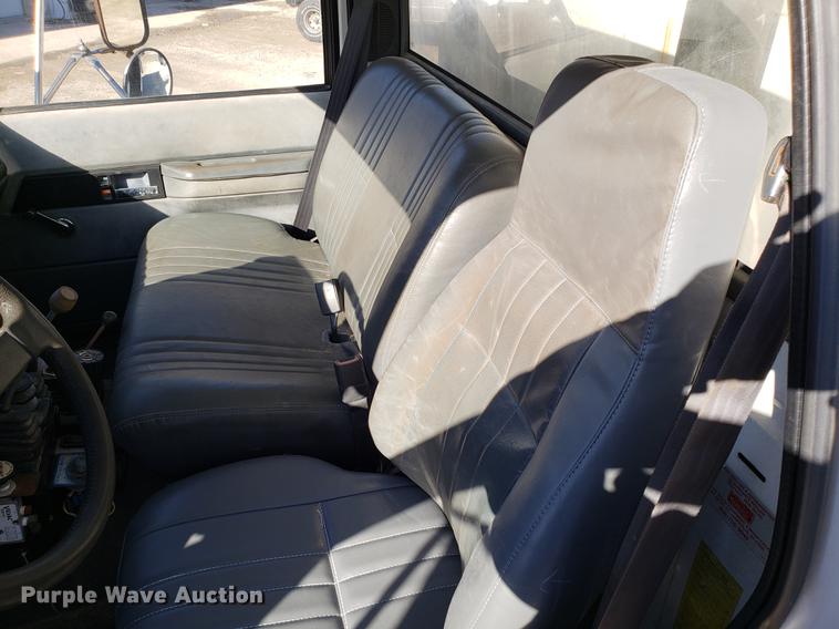 image for item AV9360 2002 GMC C7500 dump truck