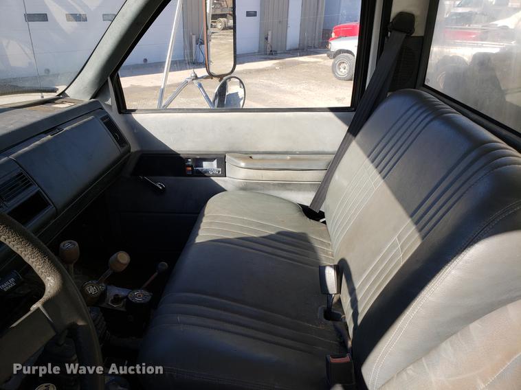 image for item AV9360 2002 GMC C7500 dump truck