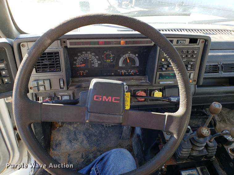 image for item AV9360 2002 GMC C7500 dump truck