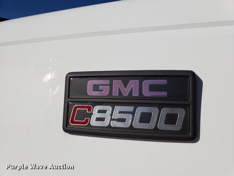 image for item AV9360 2002 GMC C7500 dump truck