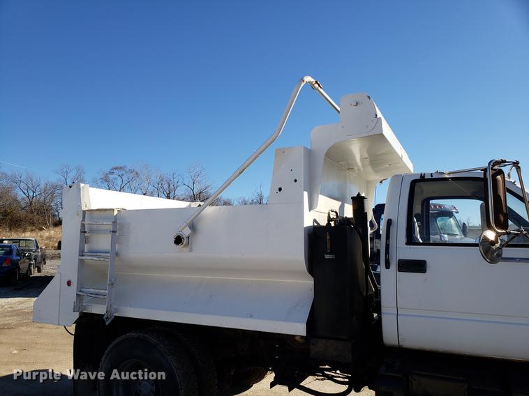image for item AV9360 2002 GMC C7500 dump truck