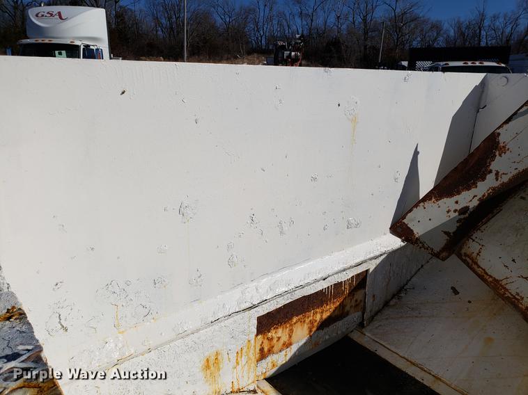 image for item AV9360 2002 GMC C7500 dump truck