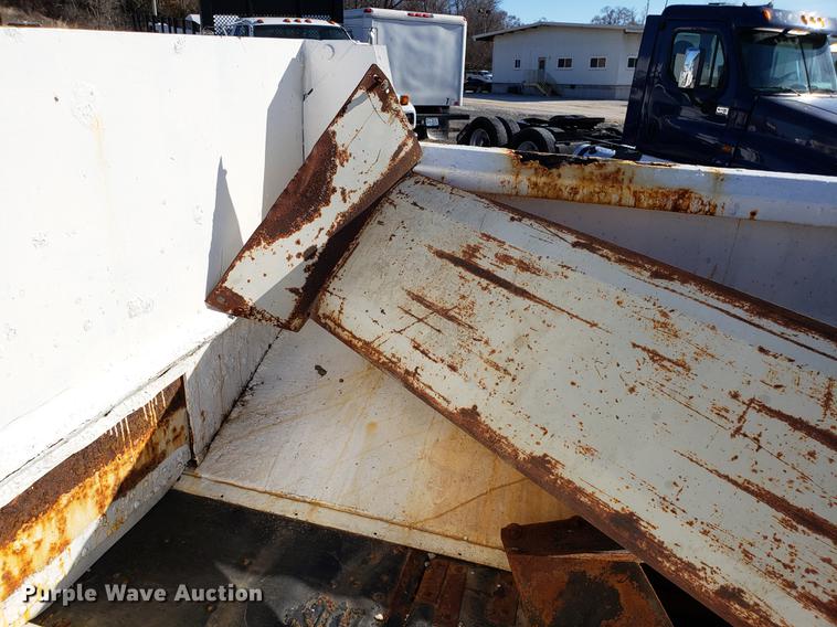 image for item AV9360 2002 GMC C7500 dump truck