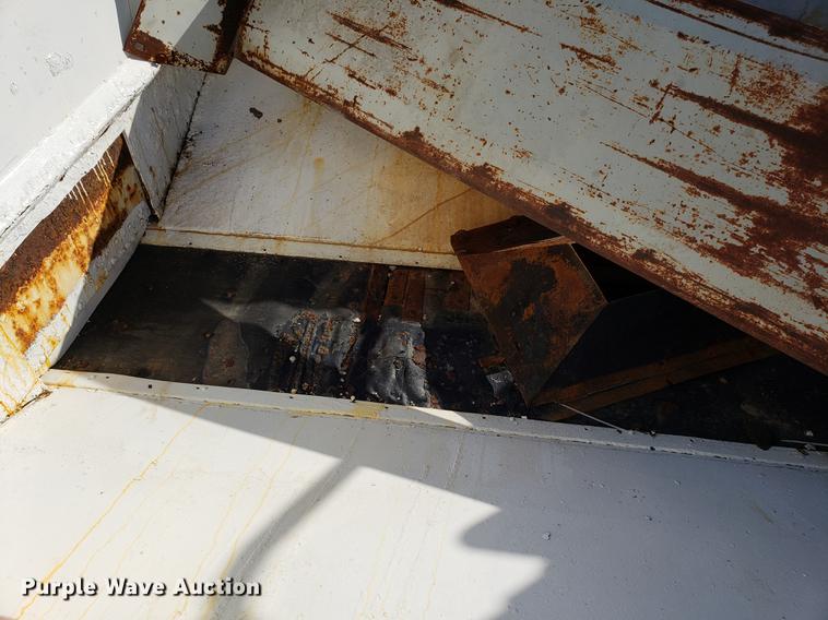 image for item AV9360 2002 GMC C7500 dump truck