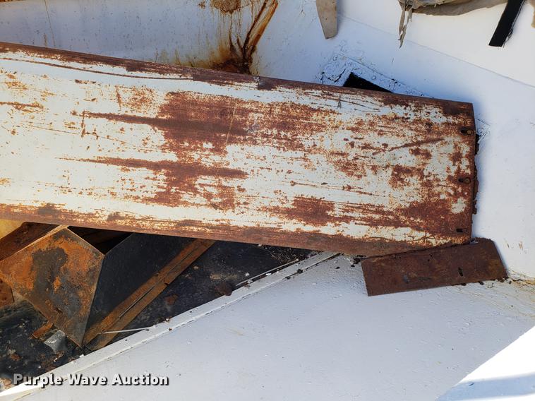 image for item AV9360 2002 GMC C7500 dump truck