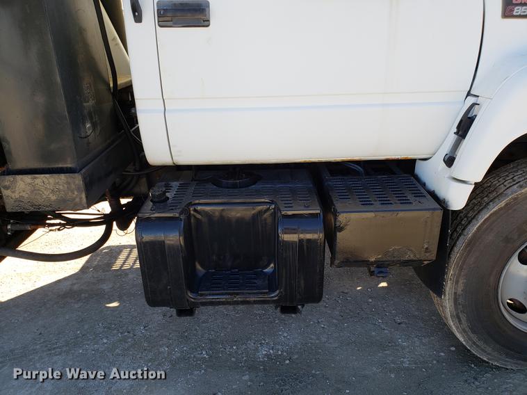 image for item AV9360 2002 GMC C7500 dump truck