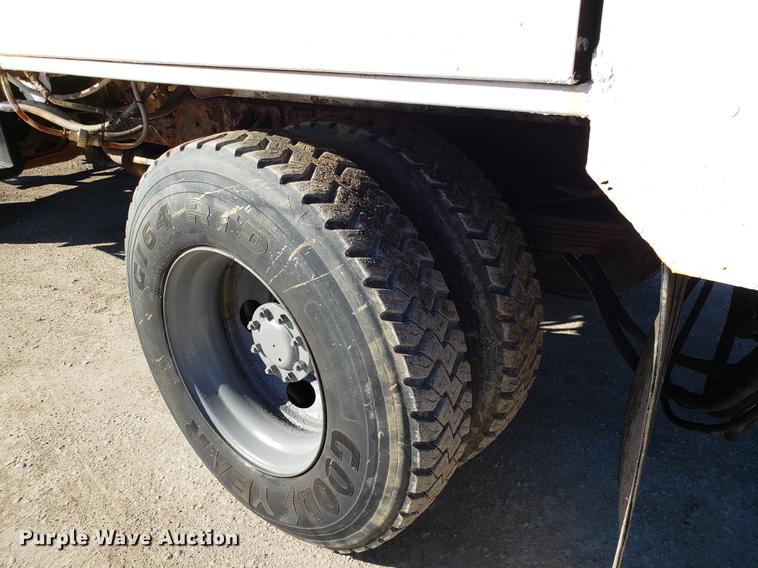 image for item AV9360 2002 GMC C7500 dump truck