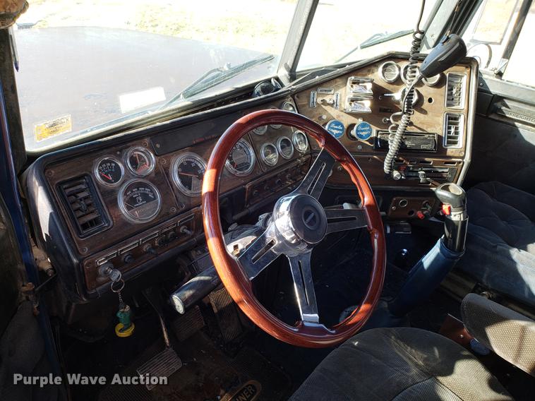 image for item AV9380 1994 Freightliner FLD 120 Classic dump truck