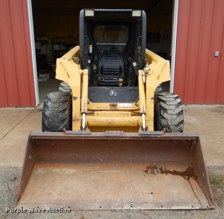 image for item BE9311 2000 John Deere 260 skid steer