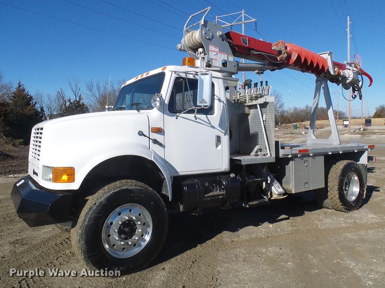 image for item DB2153 1993 International 4800 digger derrick truck