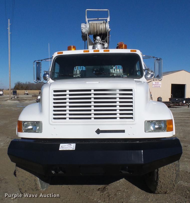 image for item DB2153 1993 International 4800 digger derrick truck