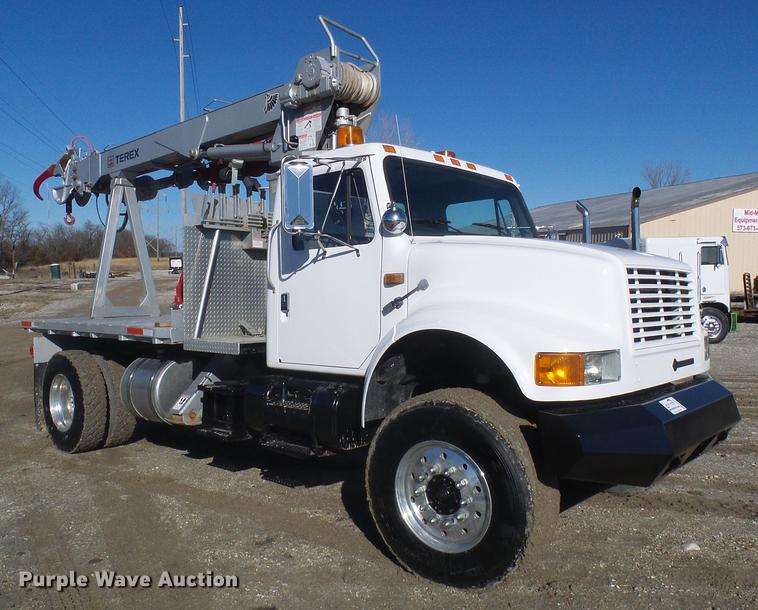 image for item DB2153 1993 International 4800 digger derrick truck