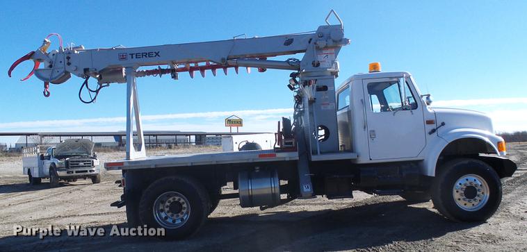 image for item DB2153 1993 International 4800 digger derrick truck
