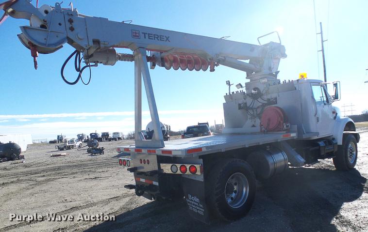 image for item DB2153 1993 International 4800 digger derrick truck