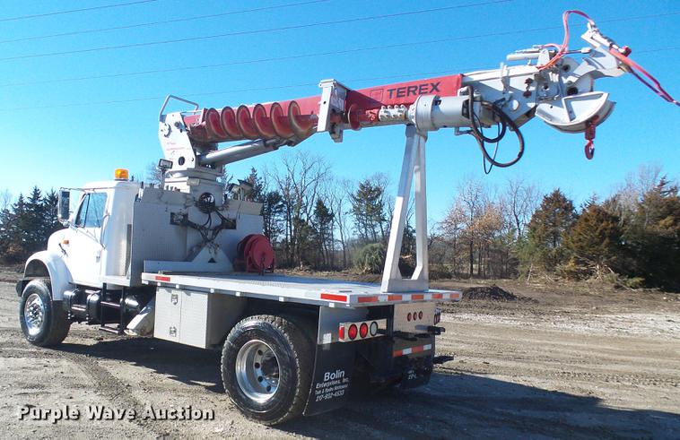 image for item DB2153 1993 International 4800 digger derrick truck
