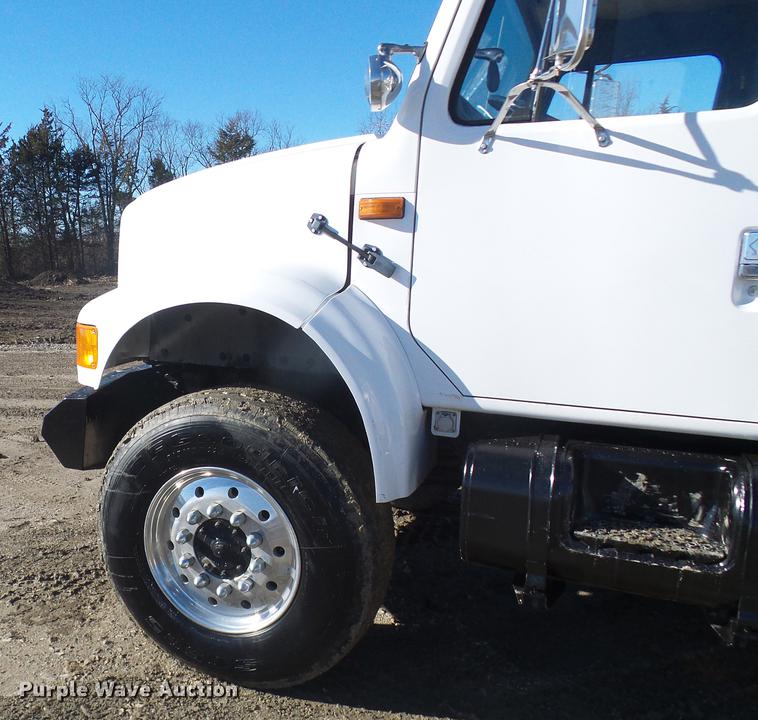 image for item DB2153 1993 International 4800 digger derrick truck