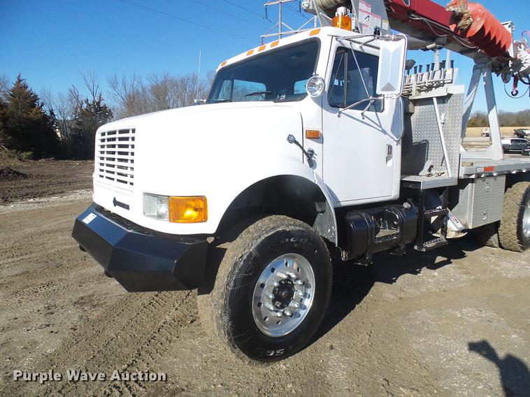 image for item DB2153 1993 International 4800 digger derrick truck