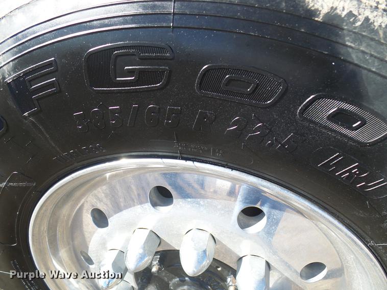 image for item DB2153 1993 International 4800 digger derrick truck