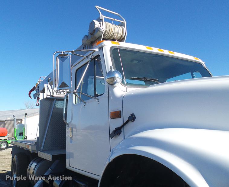 image for item DB2153 1993 International 4800 digger derrick truck