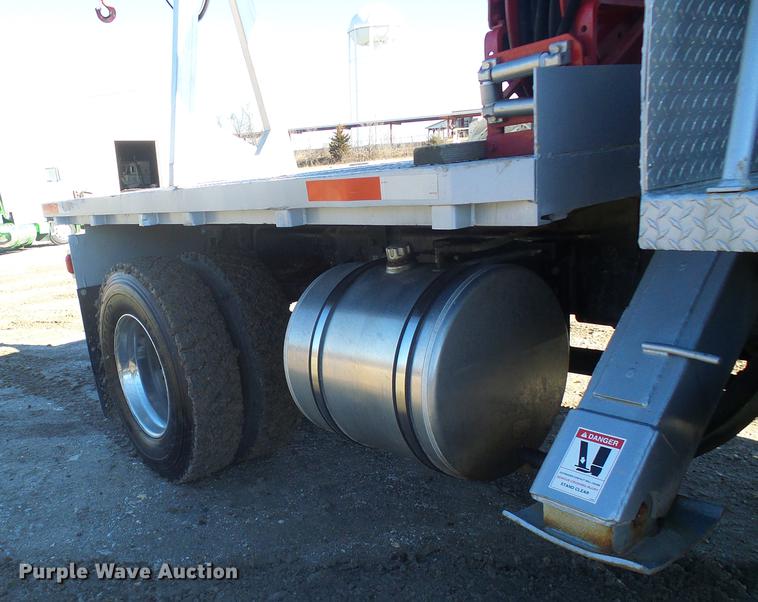 image for item DB2153 1993 International 4800 digger derrick truck