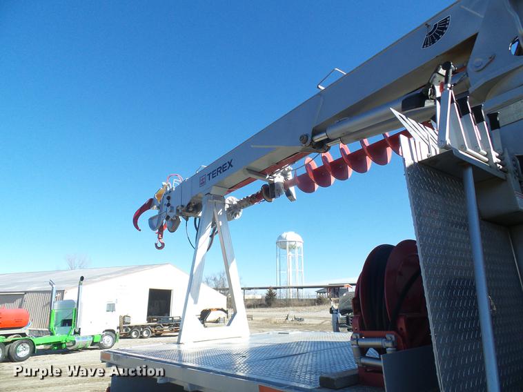 image for item DB2153 1993 International 4800 digger derrick truck