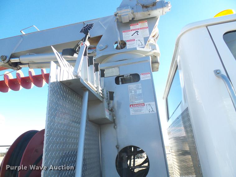 image for item DB2153 1993 International 4800 digger derrick truck