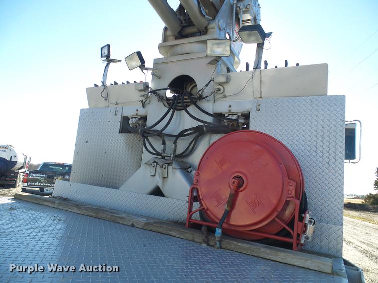 image for item DB2153 1993 International 4800 digger derrick truck