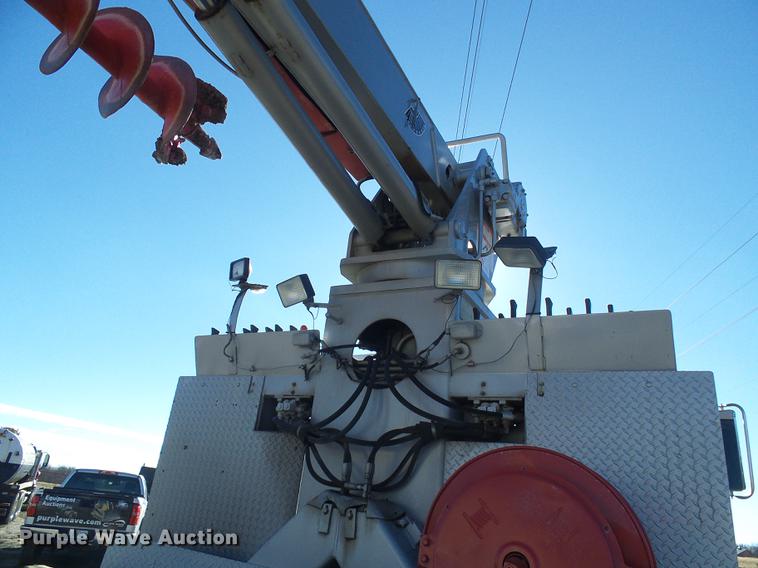 image for item DB2153 1993 International 4800 digger derrick truck