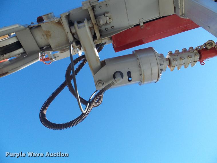 image for item DB2153 1993 International 4800 digger derrick truck