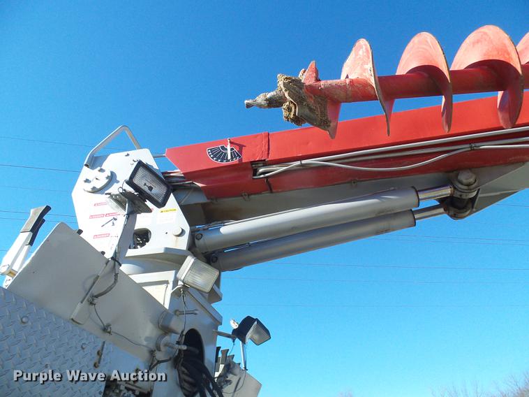 image for item DB2153 1993 International 4800 digger derrick truck