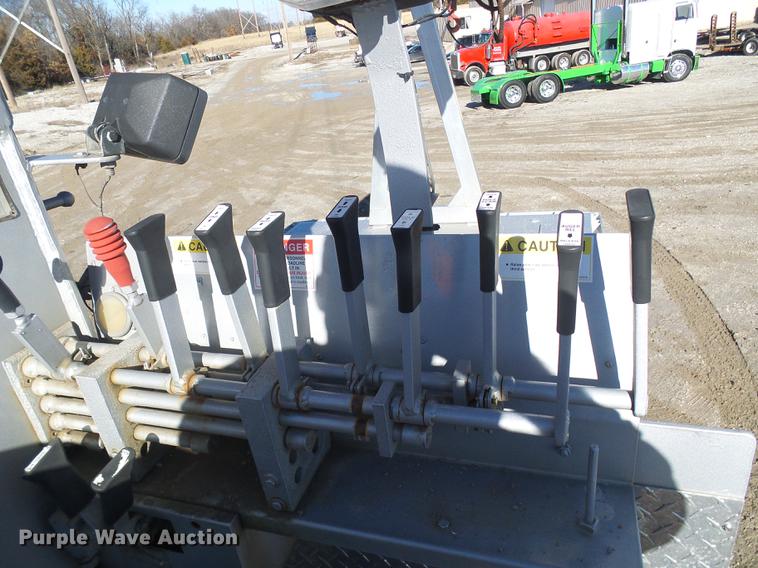 image for item DB2153 1993 International 4800 digger derrick truck