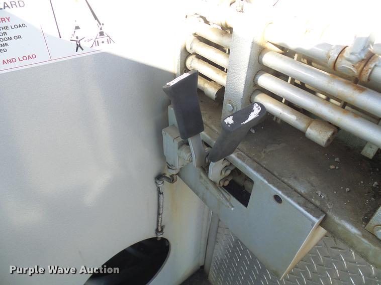 image for item DB2153 1993 International 4800 digger derrick truck