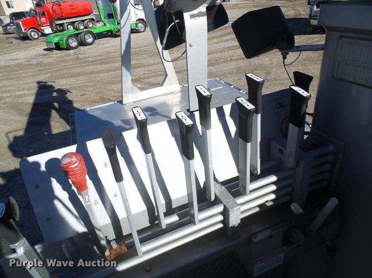 image for item DB2153 1993 International 4800 digger derrick truck