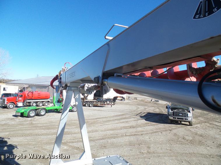 image for item DB2153 1993 International 4800 digger derrick truck