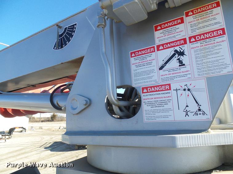 image for item DB2153 1993 International 4800 digger derrick truck