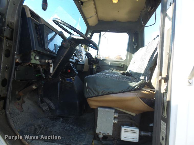 image for item DB2153 1993 International 4800 digger derrick truck