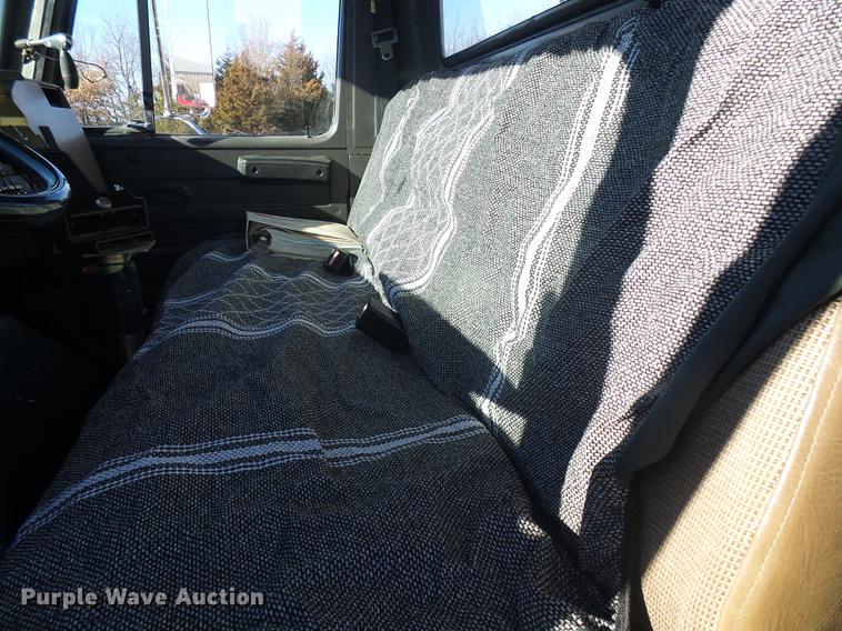 image for item DB2153 1993 International 4800 digger derrick truck