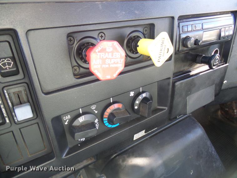 image for item DB2153 1993 International 4800 digger derrick truck